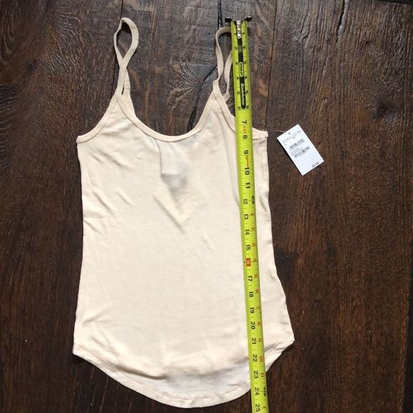 10. New - Hinge Camisole Beige Whisper - Nordstrom Exclusive - Picture 3 of 12